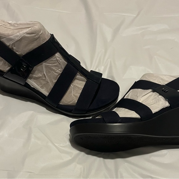 NEW Bandolino Sandals Navy Fabric Gunmetal heal size 11 - Picture 4 of 6